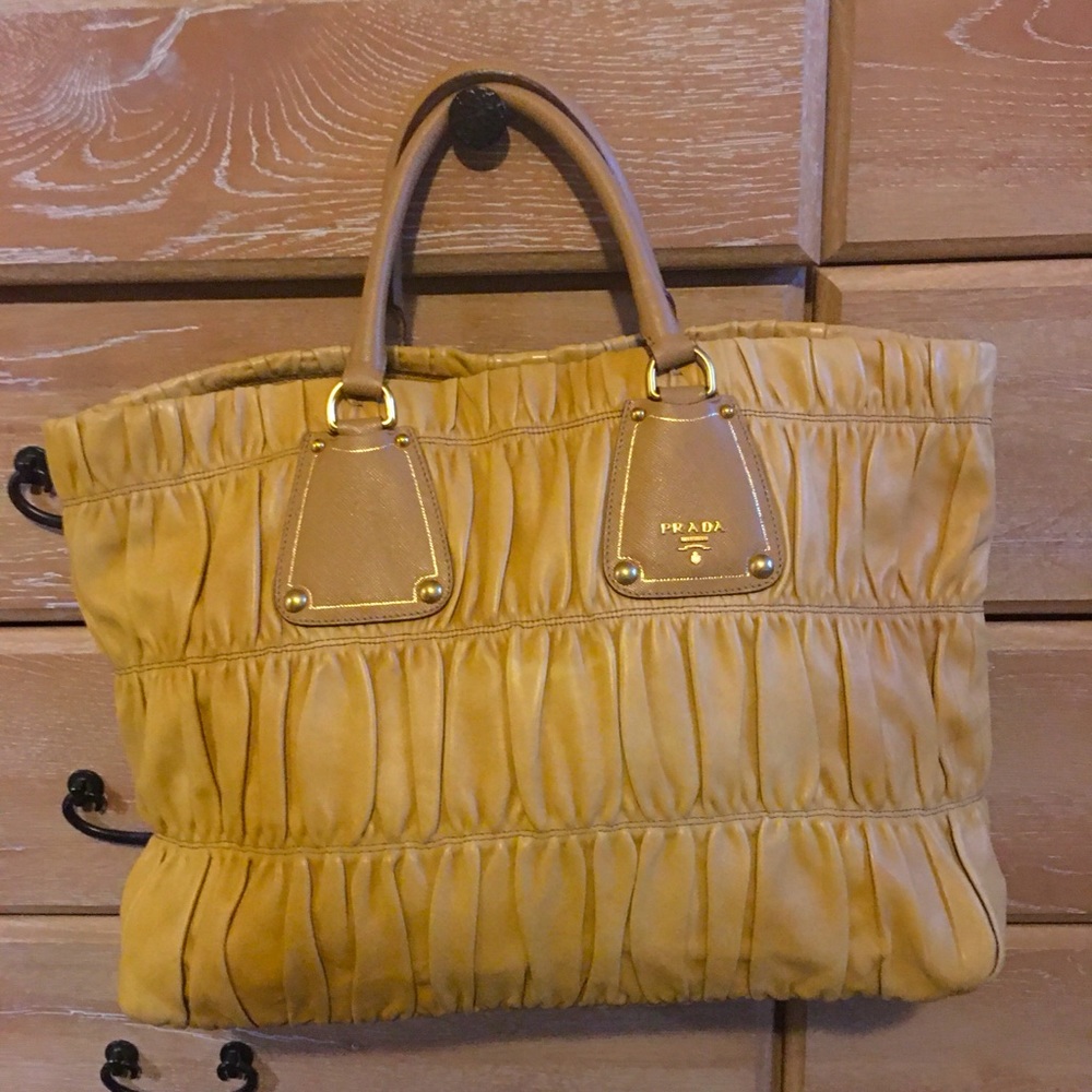 Prada ❤️❤️❤️Tan Leather Handbag